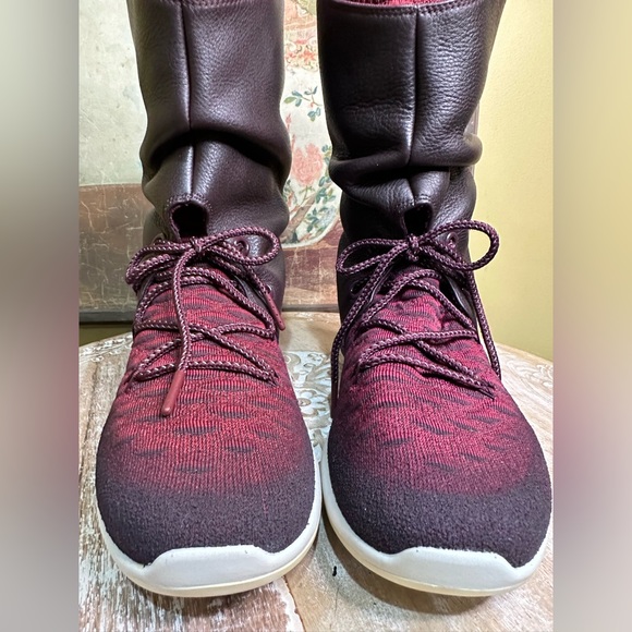EUC *Never Worn* Nike “Roshe Two” FlyKnit Deep Burgundy SneakerBoot. Size 9 - Picture 4 of 15